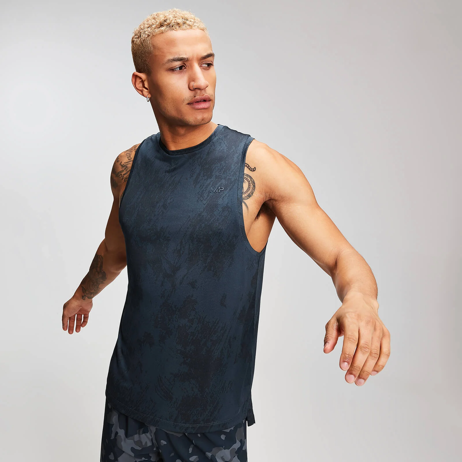 MP Men's Training Distressed Drop Armhole Tank Top - Ink - XS Bilde 1