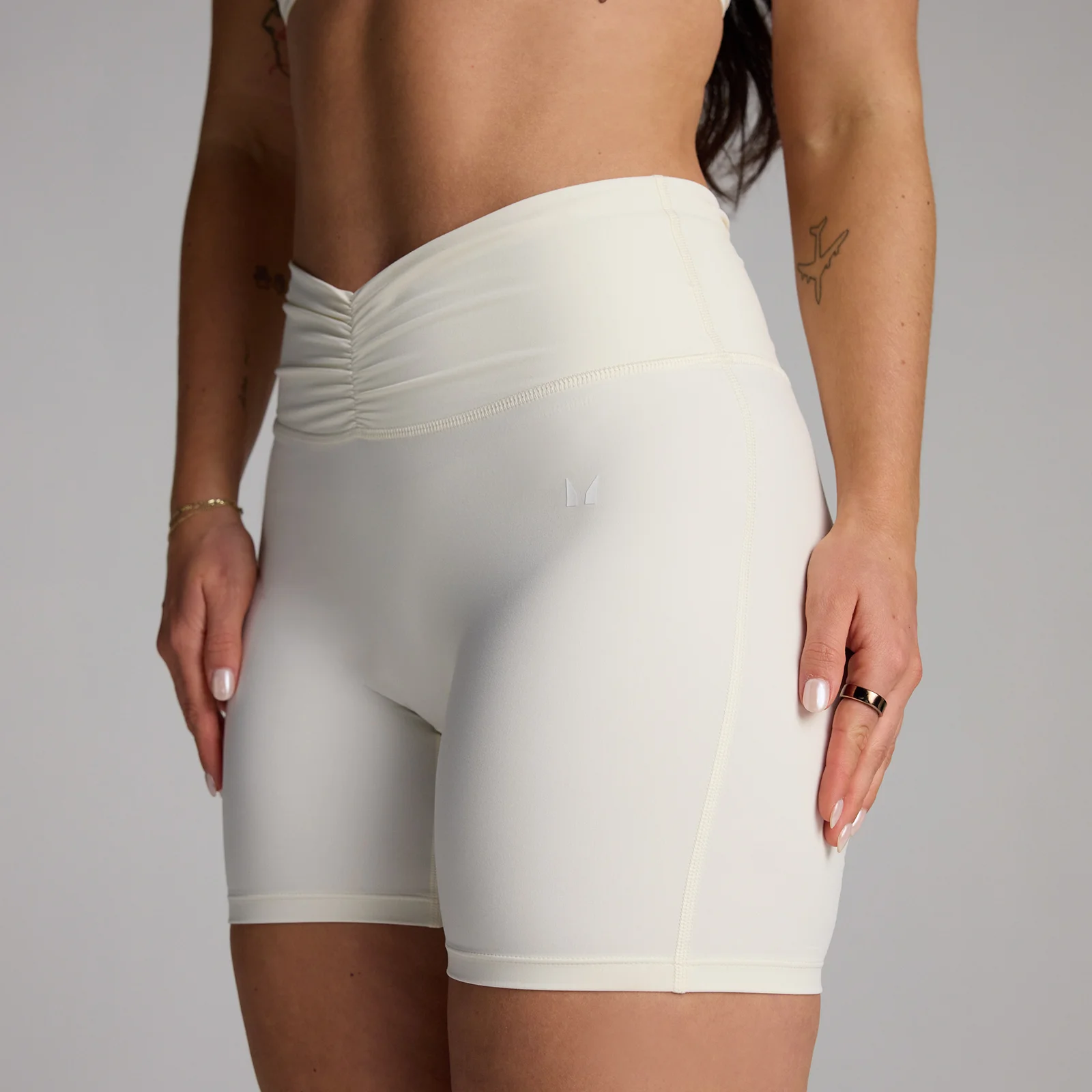 MP Women's Tempo Ruched Front Shorts - Coconut - S Bilde 1